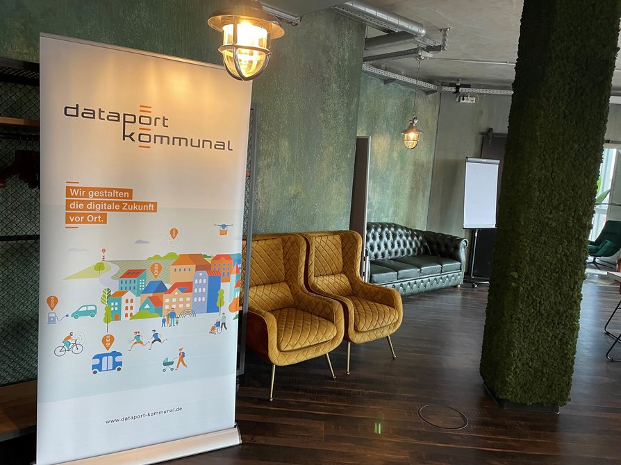 Der Digitalhub in Rostock von innen mit Sitzgruppe